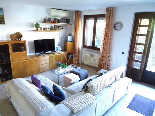 casa indipendente in vendita a Pozzuolo Martesana in zona Trecella