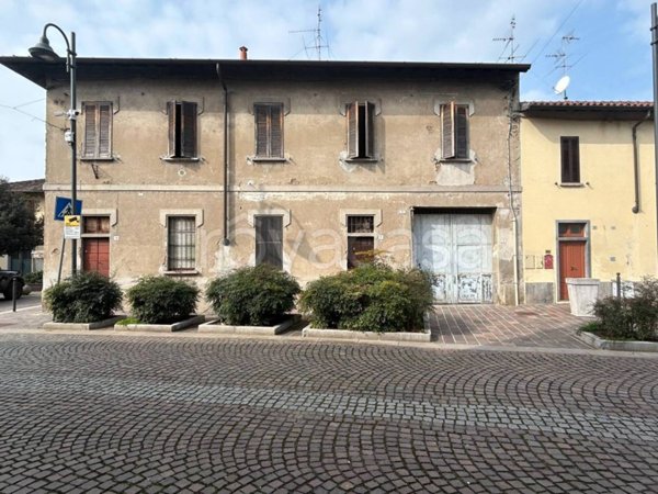 casa indipendente in vendita a Pozzuolo Martesana in zona Trecella