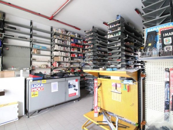 negozio in vendita a Pozzuolo Martesana