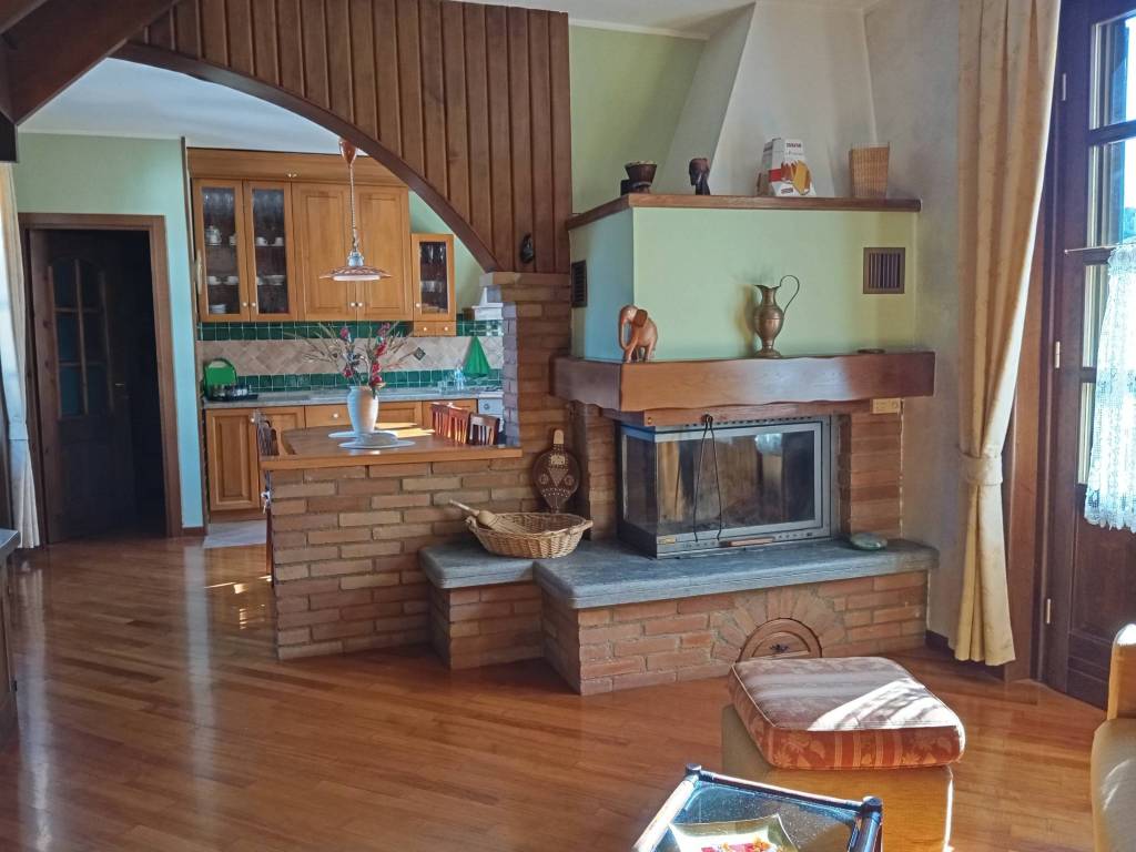 casa indipendente in vendita a Pozzuolo Martesana in zona Trecella