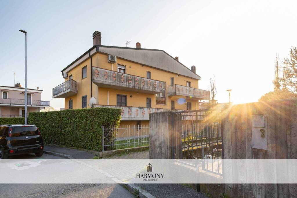 appartamento in vendita a Pozzuolo Martesana in zona Trecella