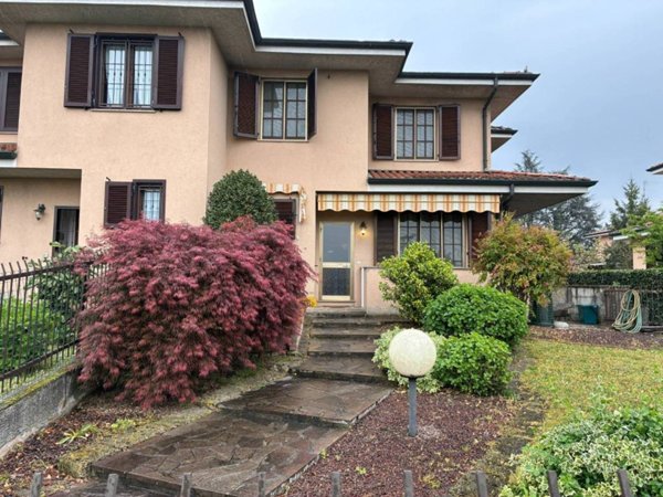 casa indipendente in vendita a Pozzuolo Martesana in zona Trecella