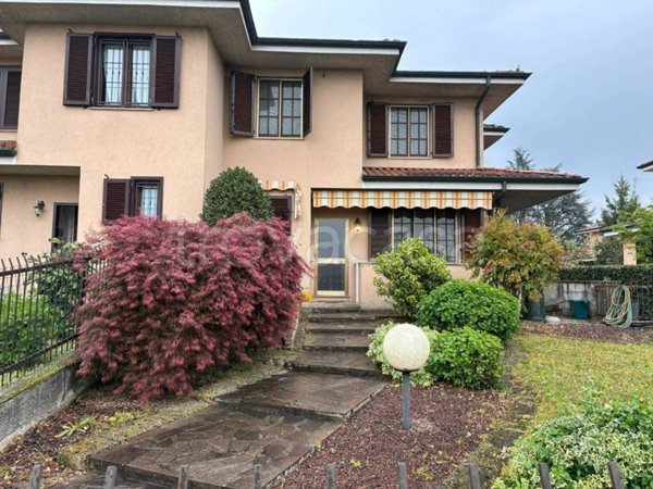 casa indipendente in vendita a Pozzuolo Martesana in zona Trecella
