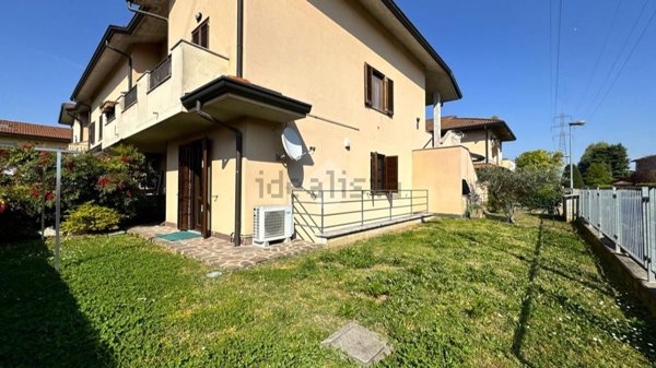 appartamento in vendita a Pozzuolo Martesana in zona Trecella