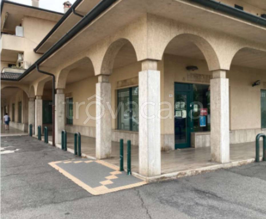 negozio in vendita a Pozzuolo Martesana