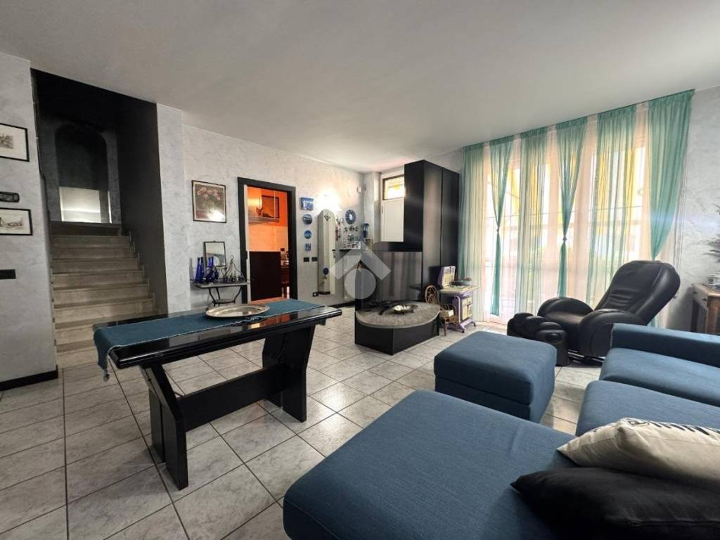 casa indipendente in vendita a Pozzuolo Martesana in zona Trecella