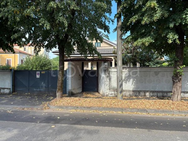 casa indipendente in vendita a Pozzuolo Martesana in zona Trecella