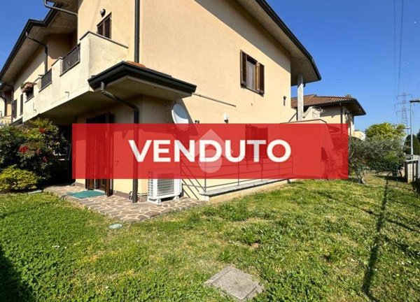 casa indipendente in vendita a Pozzuolo Martesana in zona Trecella