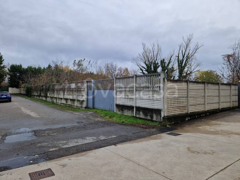 terreno edificabile in vendita a Pregnana Milanese