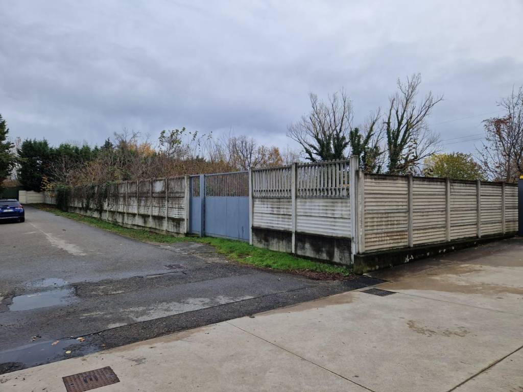 terreno edificabile in vendita a Pregnana Milanese