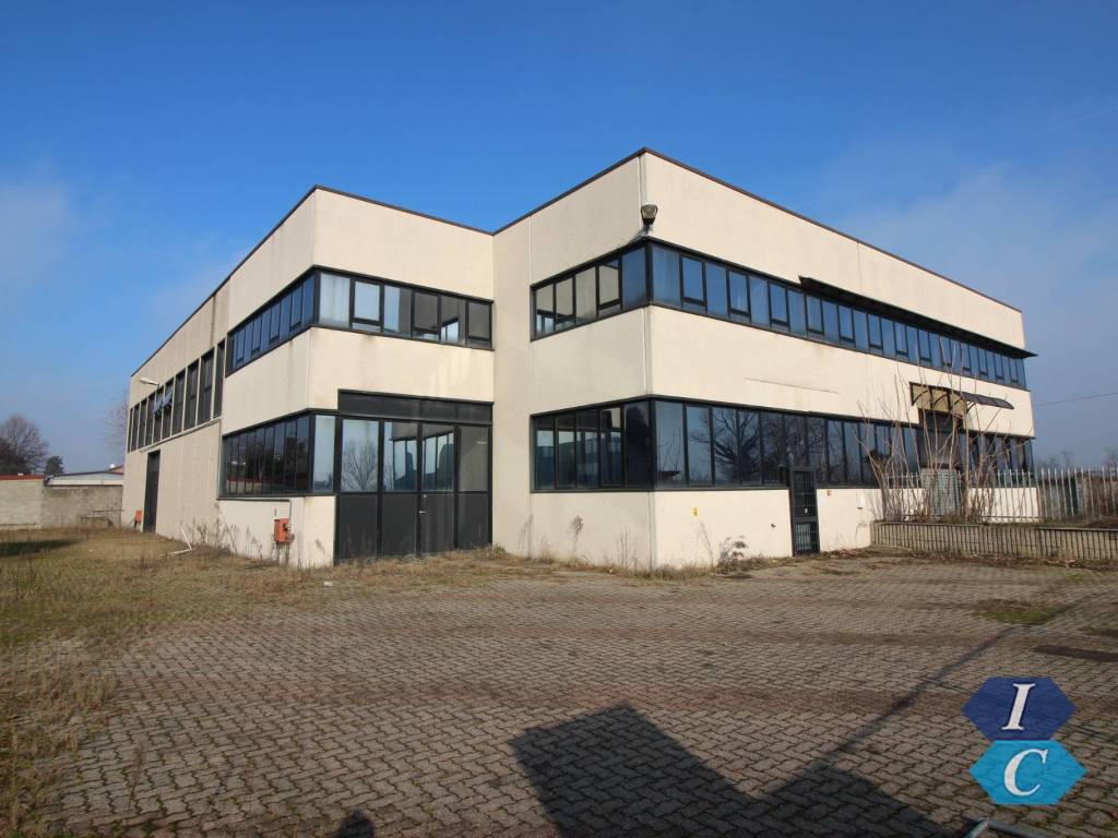 locale commerciale in vendita a Pregnana Milanese