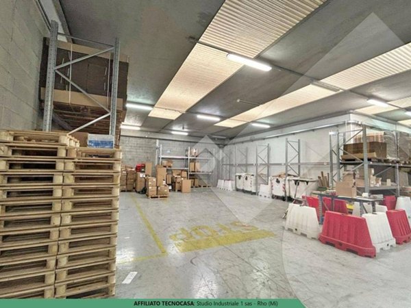 locale commerciale in vendita a Pregnana Milanese