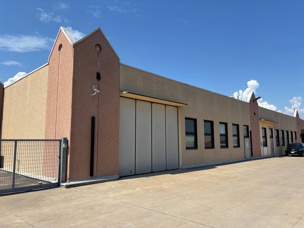 locale commerciale in vendita a Pregnana Milanese