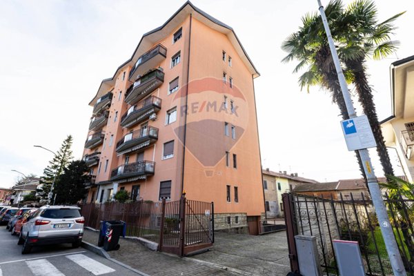 locale commerciale in vendita a Pregnana Milanese