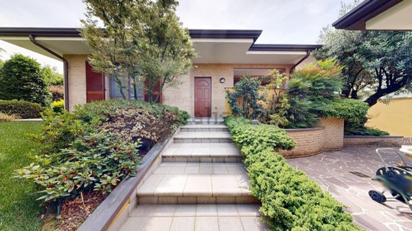 casa indipendente in vendita a Pregnana Milanese