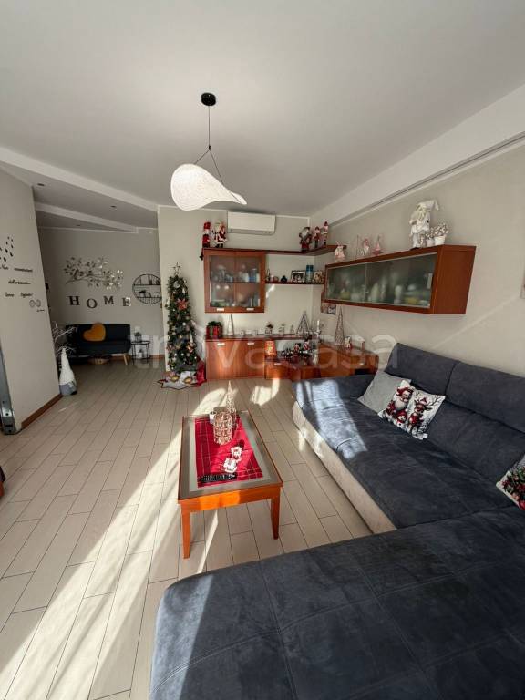 appartamento in vendita a Pregnana Milanese