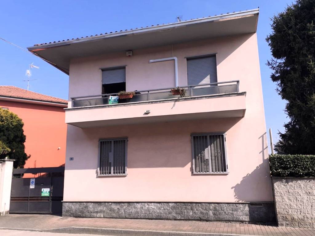 casa indipendente in vendita a Pregnana Milanese