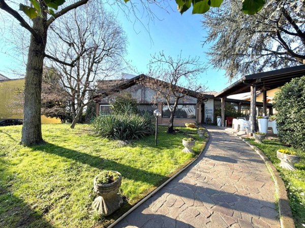 negozio in vendita a Pregnana Milanese