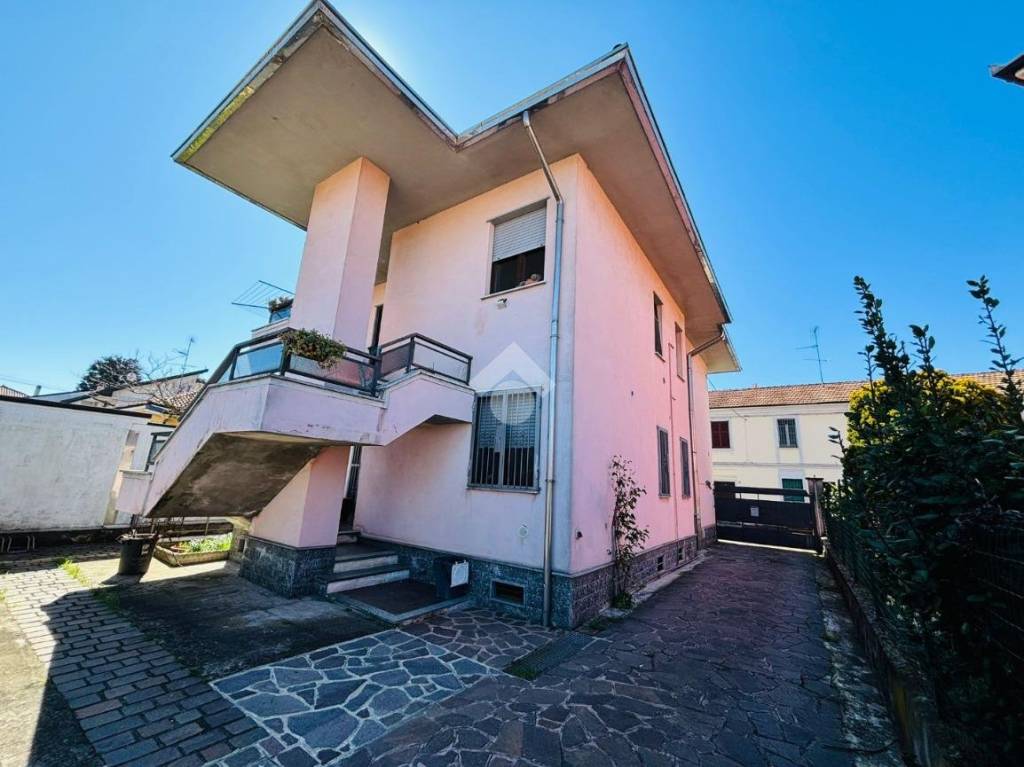 casa indipendente in vendita a Pregnana Milanese