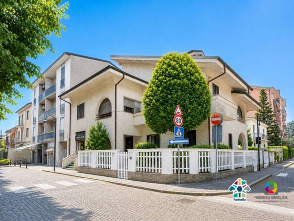 casa indipendente in vendita a Pregnana Milanese