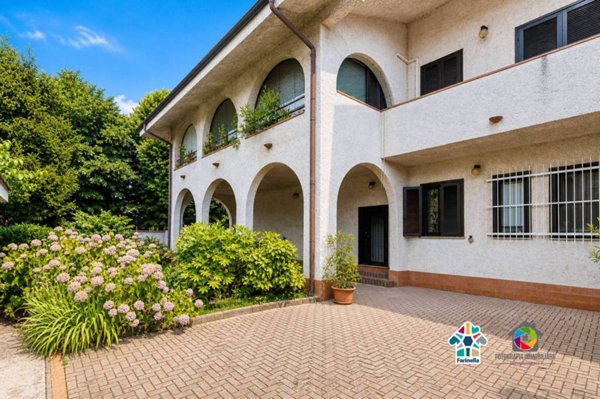 casa indipendente in vendita a Pregnana Milanese