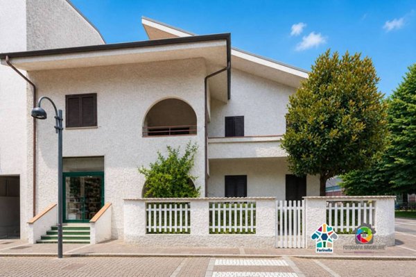casa indipendente in vendita a Pregnana Milanese