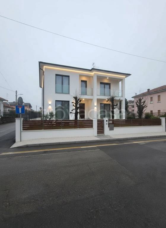 casa indipendente in vendita a Pregnana Milanese
