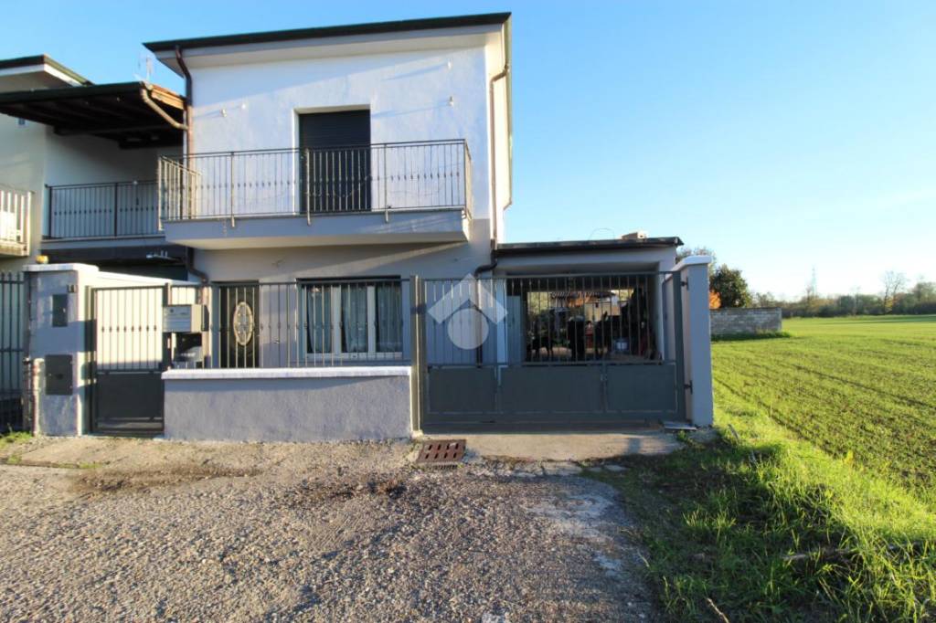 casa indipendente in vendita a Rescaldina