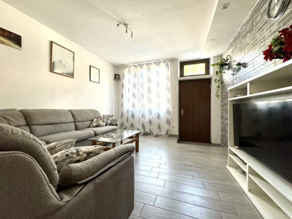 casa indipendente in vendita a Rescaldina