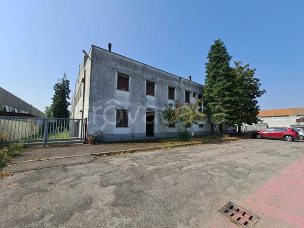 locale commerciale in vendita a Rescaldina