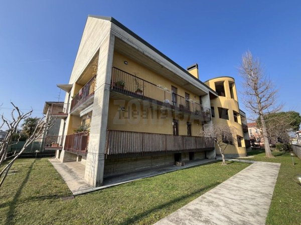 appartamento in vendita a Rescaldina in zona Rescalda