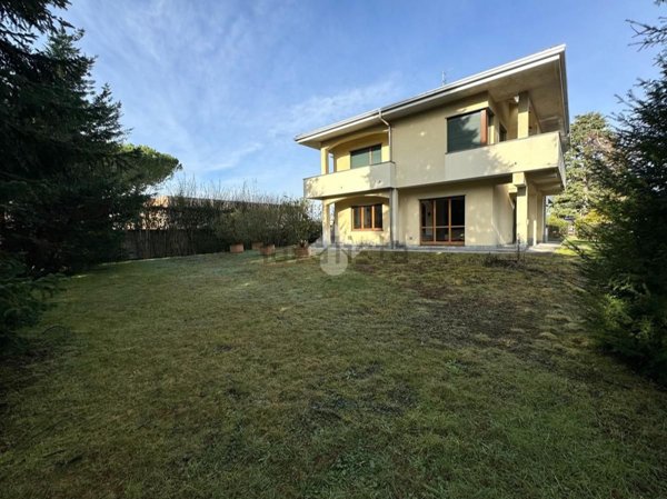 casa indipendente in vendita a Rescaldina