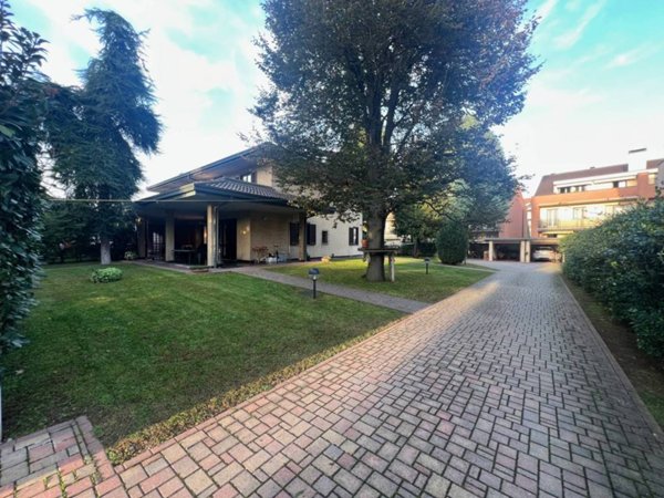 casa indipendente in vendita a Rescaldina