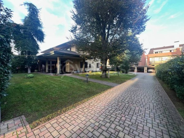 casa indipendente in vendita a Rescaldina