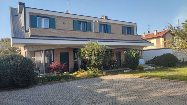 casa indipendente in vendita a Rescaldina