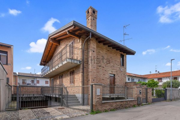 casa indipendente in vendita a Rescaldina
