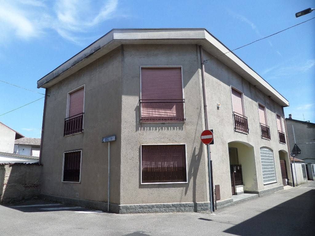 casa indipendente in vendita a Rescaldina