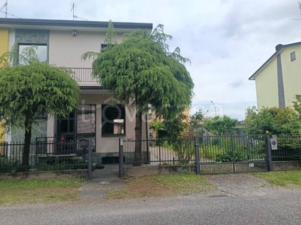 casa indipendente in vendita a Rescaldina