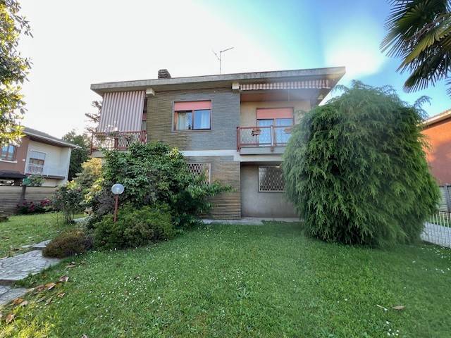 casa indipendente in vendita a Rescaldina
