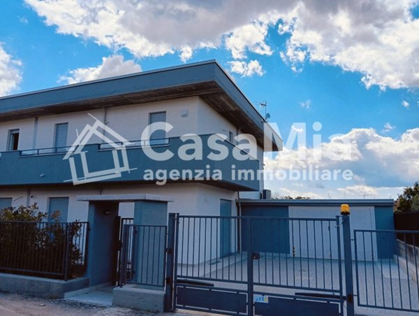 casa indipendente in vendita a Rescaldina