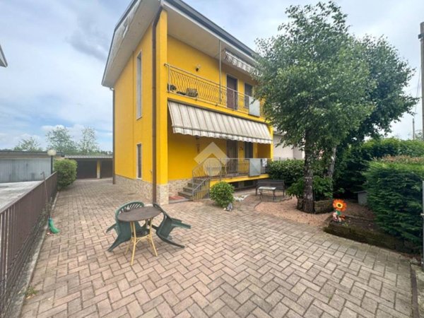 casa indipendente in vendita a Rescaldina