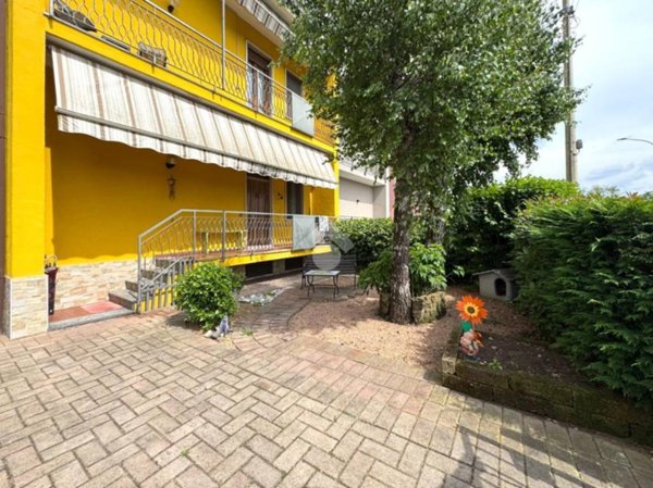 casa indipendente in vendita a Rescaldina