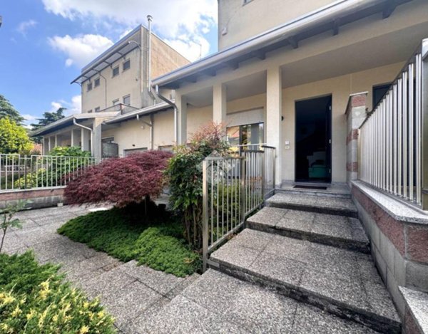 casa indipendente in vendita a Rescaldina