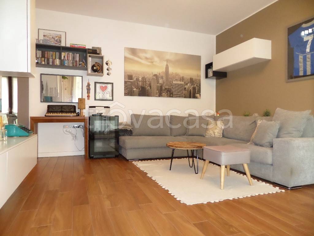 appartamento in vendita a Rescaldina in zona Rescalda