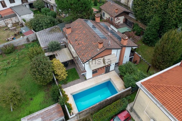casa indipendente in vendita a Rescaldina