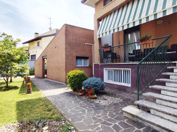 casa indipendente in vendita a Rescaldina in zona Rescalda