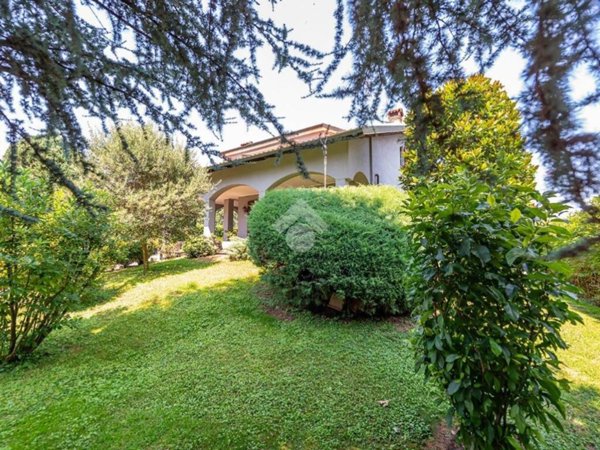 casa indipendente in vendita a Rescaldina