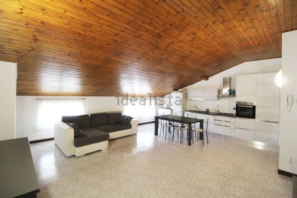 appartamento in vendita a Rescaldina in zona Rescalda