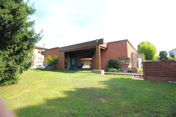 casa indipendente in vendita a Rescaldina