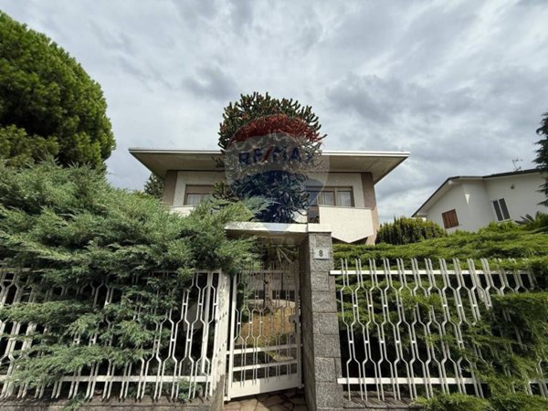 casa indipendente in vendita a Rescaldina